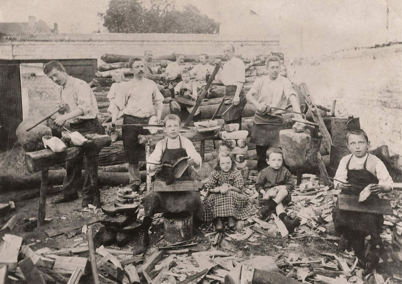 29 A B Saboterie Artisanale de Presgaux ou Cul des Sarts