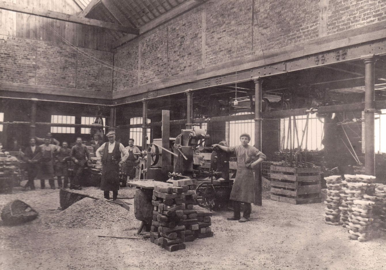 51 A 52 B Nismes Le Progrès Salle des Machines Coll Feiger Nismes