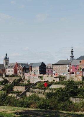 180828 Thuin Centre Historique Jardin Bois Avec Oevres Quartier Des Bateliers 54